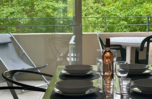La Roque-d'Antheron Copropriété | Le 27 Grimaldi, quiet 50m2 one-bedroom apartment 5 minutes from the Piano Festival