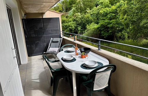 La Roque-d'Antheron Copropriété | Le 27 Grimaldi, quiet 50m2 one-bedroom apartment 5 minutes from the Piano Festival