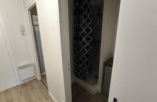 Chateauroux Appartement | LE 7, wifi, parking, centre