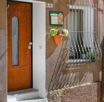 Iglesias Maison | Le antiche mura