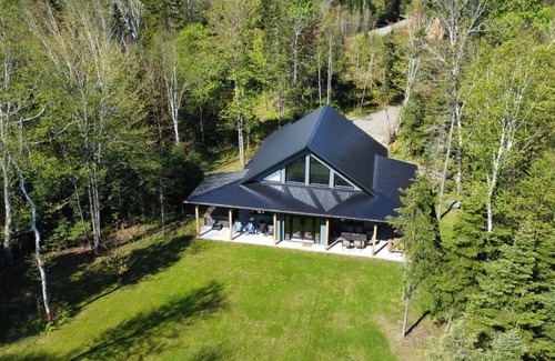 Marston Chalet De Ski | Le Bōrivage - Moderne au bord du lac avec plage et spa