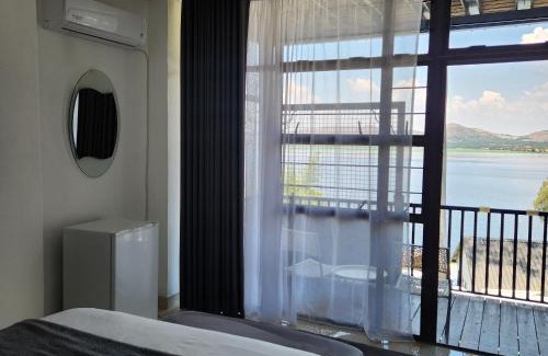 Kosmos Maison | Le Bamboo Guest House And Boat Cruise