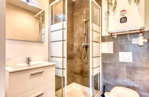 Bussiere - Cadiere Appartement | Le Basalte - Confortable studio avec parking privé