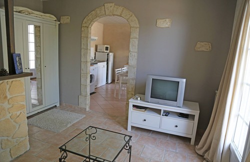 Noves Appartement | Le Beaulieu L' OLIVIER Studio dans villa avec piscine