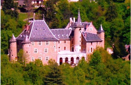 Uriage-les-Bains Appartement | Le Belvédère de la grand croix dans le chateau d'uriage