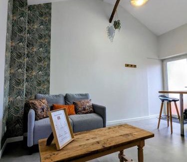 Riorges Appartement | Le Bohème, sauna & spa