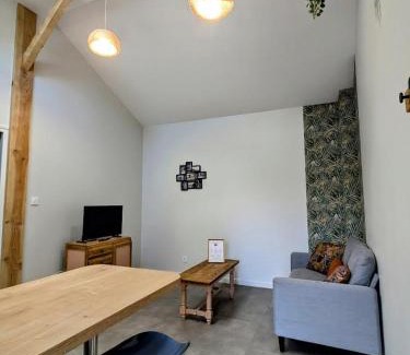 Riorges Appartement | Le Bohème, sauna & spa