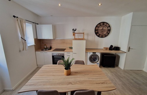 Roanne Appartement | Le Bois d'Ebène un séjour chic et agréable