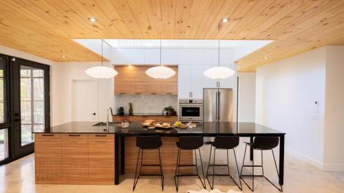 Eastman Chalet De Ski | Le Bois Debout - Lake & Trails