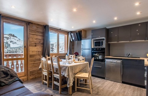 Val Claret Appartement | Le Borsat: Cosy Apartment with Slope Access