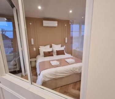 Meyssac Appartement | Le Boudoir d'Elba - Balneotherapie & terrasse