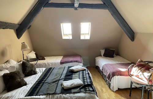 Saint-Urcize Maison | Le buron est équipée de 4 chambres dont une familiale à l’étage
