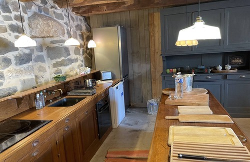 Saint-Urcize Maison | Le buron est équipée de 4 chambres dont une familiale à l’étage