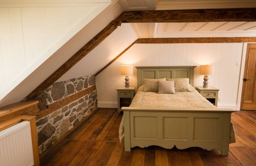 Saint-Roch-des-Aulnaies Maison | Le Canadien - chambre (2) avec salle de bain privée (304001)