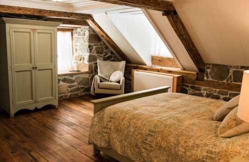 Saint-Roch-des-Aulnaies Maison | Le Canadien - chambre (2) avec salle de bain privée (304001)