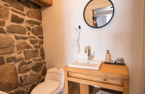 Saint-Roch-des-Aulnaies Maison | Le Canadien - chambre (2) avec salle de bain privée (304001)