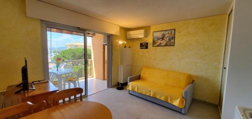 Frejus Port Appartement | LE CAPITOLE Vue mer Studio cabine 27m2 2 adultes 2 enfants avec climatisation et garage