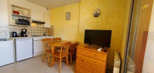 Frejus Port Appartement | LE CAPITOLE Vue mer Studio cabine 27m2 2 adultes 2 enfants avec climatisation et garage