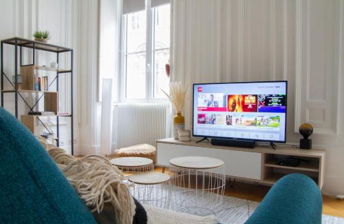 Besancon Old Town Appartement | Le Central - hypercentre standing wifi tv