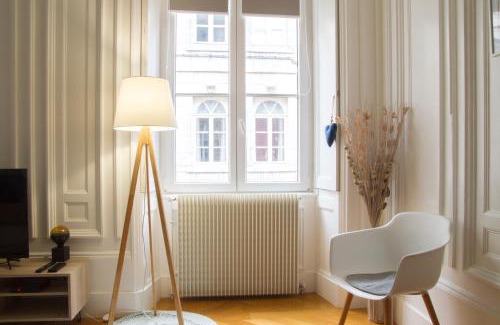 Besancon Old Town Appartement | Le Central - hypercentre standing wifi tv
