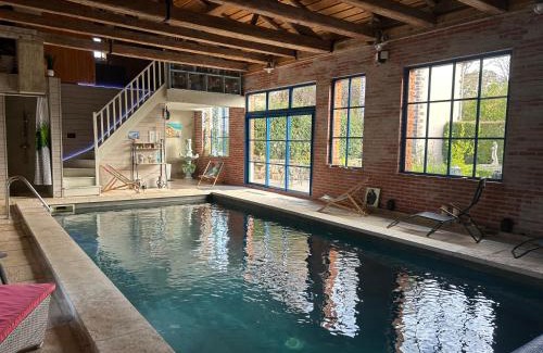 Jeuxey Lit Et Petit-Déjeuner | Le Château de Failloux, Piscine intérieure