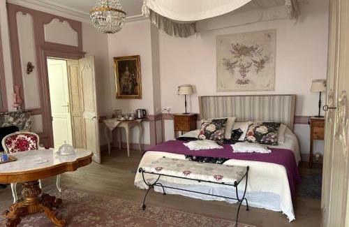 Jeuxey Lit Et Petit-Déjeuner | Le Château de Failloux, Piscine intérieure