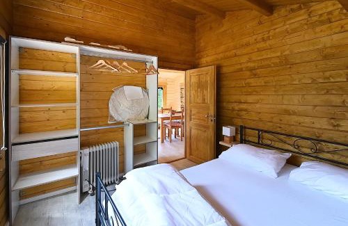 Chenac-Saint-Seurin-d'Uzet Maison | Le Chalet des Vignes - chalet 5p avec piscine