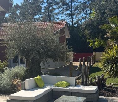 Soulac-sur-Mer Villa | Le Chai de l'Océan - Villa Soulacaise plage à 100m Piscine Jardin 1400m2