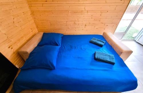 Les Trois Lacs Chalet De Ski | Le chalet au bord de seine