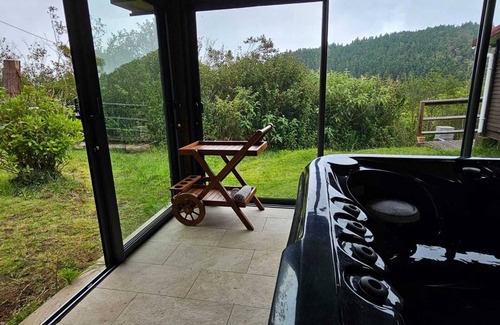 La Plaine des Cafres Chalet De Ski | Le Chalet du Badamier Blanc avec Jaccuzzi