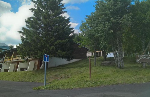 Besse-et-Saint-Anastaise Appartement | Le Champbourguet