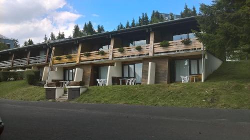 Besse-et-Saint-Anastaise Appartement | Le Champbourguet