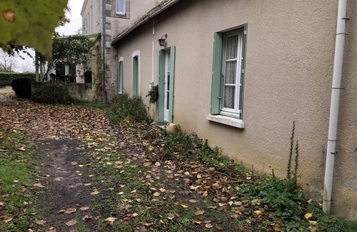 Saint-Pierre-de-Maille Maison | Le charme tranquille d'une grange convertie sur les rives de la Gartempe.