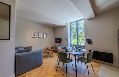 Les Serres - Vivier Appartement | Le Charmant d'Ecully Logement Unique Avec Jardin à 10 minutes de Lyon