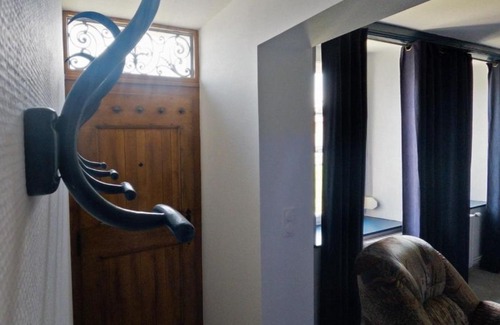 Rarecourt Maison | Le chat Moustic