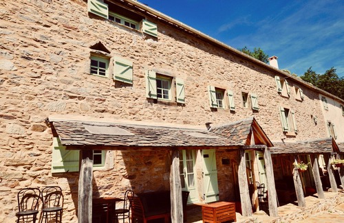 Riols Cottage | Le Chêne - stylish, family friendly gite with heated pool, playground and terraces