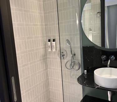 Quartier de la Folie-Mericourt Hôtel | LE CLARK HOTEL