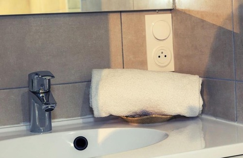 Viriat Appartement | Le clos de Tanvol 2 -parking gratuit- climatisation-terrasse