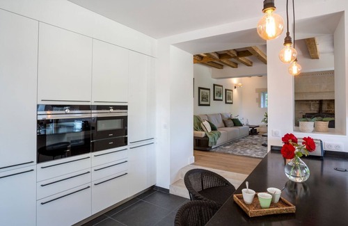 Restigne Villa | Le Clos Lumiere - Quatre Chambres Villa, Couchages 8