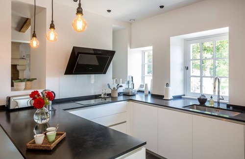 Restigne Villa | Le Clos Lumiere - Quatre Chambres Villa, Couchages 8