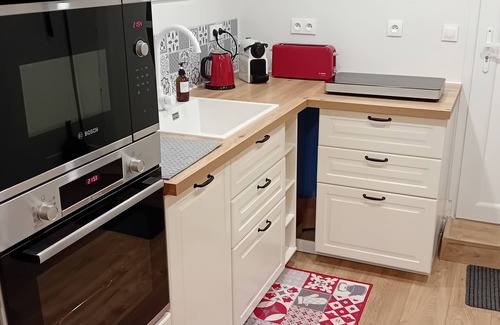 Sainte-Genevieve-des-Bois Appartement | Le Cocon Cosy is a 5-minute walk from the station.