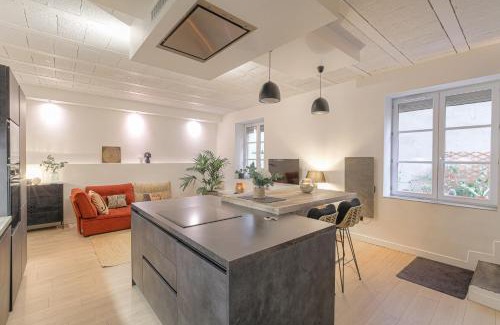 Grande Cote - Annonciade Appartement | Le Cocon du Papillon Bleu I 2 suites parentales avec terrasse en plein coeur de Lyon I Parking inclus