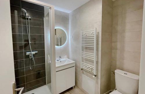 Devant-les-Ponts Appartement | Le Colibri - Stationnement gratuit - Balcon - Jusqu'à 4 personnes