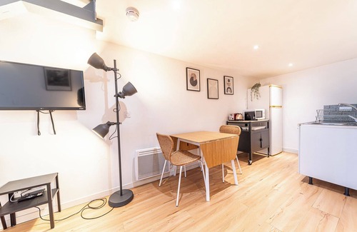 6th Arrondissement Appartement | Le Cosmo - Cosy appart 2 pers-Brotteaux-Métro B