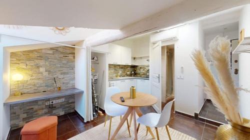 Old Town Appartement | Le Cosy Nice - Cocon sous les toits - Clim & Wi-Fi