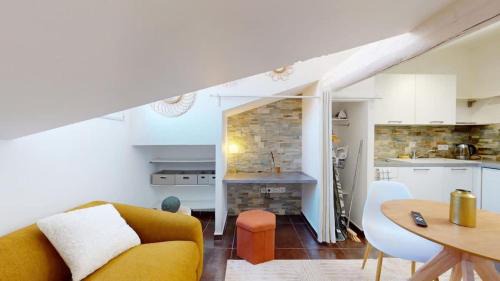 Old Town Appartement | Le Cosy Nice - Cocon sous les toits - Clim & Wi-Fi