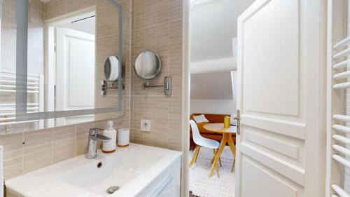 Old Town Appartement | Le Cosy Nice - Cocon sous les toits - Clim & Wi-Fi