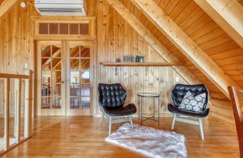 St-Adolphe-d'Howard Chalet De Ski | Le Courchevel Luxe Chalet Private Pool Jacuzzi