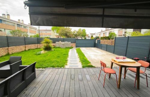 Saint-Quentin-en-Yvelines Appartement | Le Cupidon, cocon privé avec Spa, Sauna, Cinéma Netflix et Jardin privé