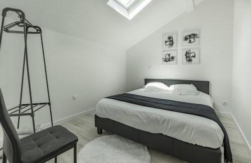 Castelsarrasin Appartement | LE DALLAS - 1 chambre, 1 canapé-lit, 1er étage, parking, 10min Canal du Midi